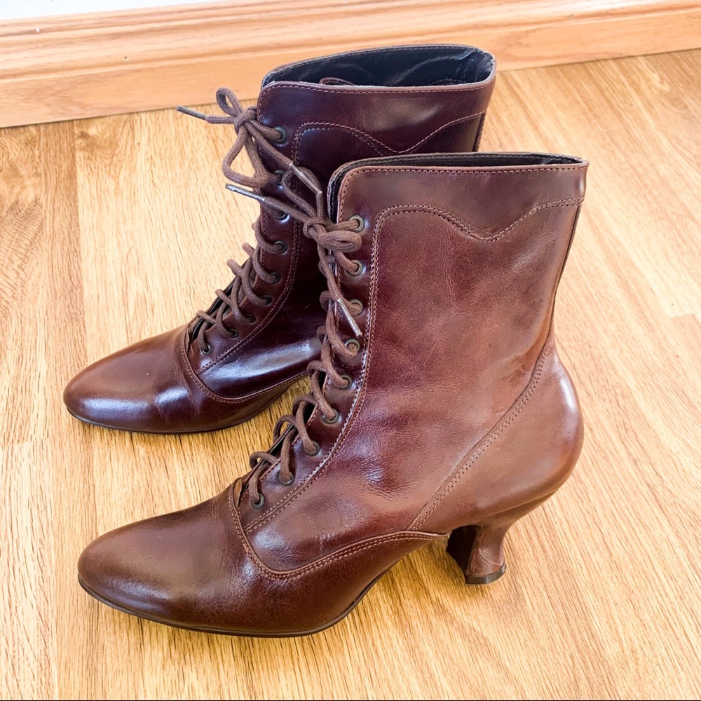 Oak Tree Farms leather vintage lace up brown boot